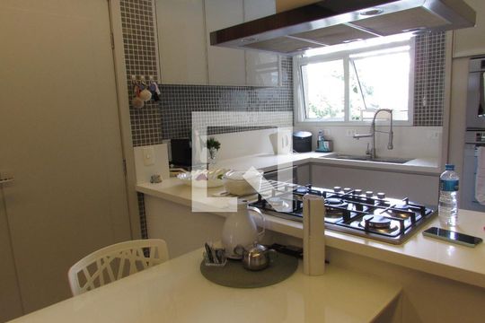 Cozinha de apartamento à venda com 3 quartos, 206m² em Jardim Vitória Régia, São Paulo