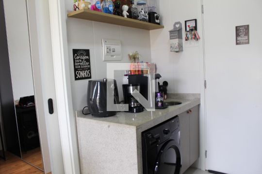Cozinha  de apartamento à venda com 1 quarto, 37m² em Vila Ema, São Paulo