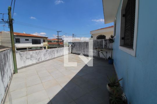 Área Externa de casa à venda com 3 quartos, 150m² em Jardim Cidália, São Paulo