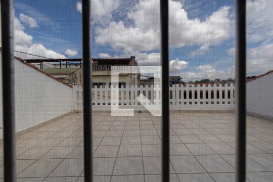 Vista Quarto 1 de casa à venda com 5 quartos, 200m² em Vila Constança, São Paulo