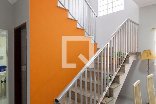 Escada de casa à venda com 5 quartos, 200m² em Vila Constança, São Paulo