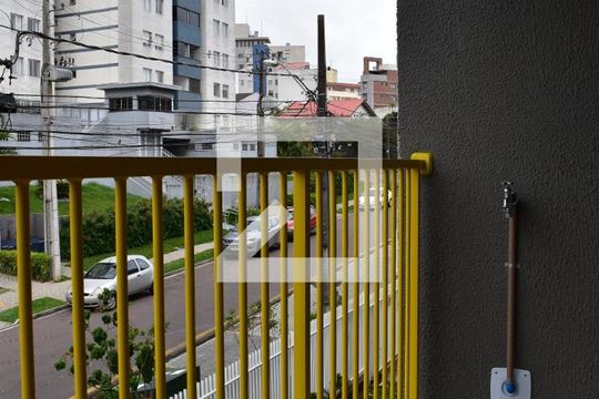 Varanda de kitnet/studio para alugar com 1 quarto, 35m² em Novo Mundo, Curitiba