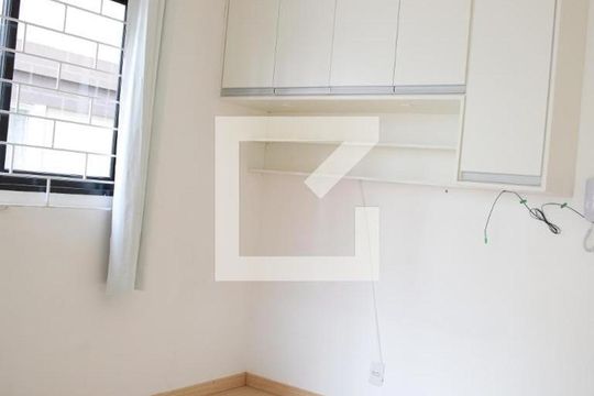 Quarto de kitnet/studio para alugar com 1 quarto, 35m² em Novo Mundo, Curitiba