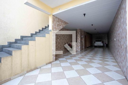 Garagem de casa à venda com 3 quartos, 300m² em Conceição, Diadema