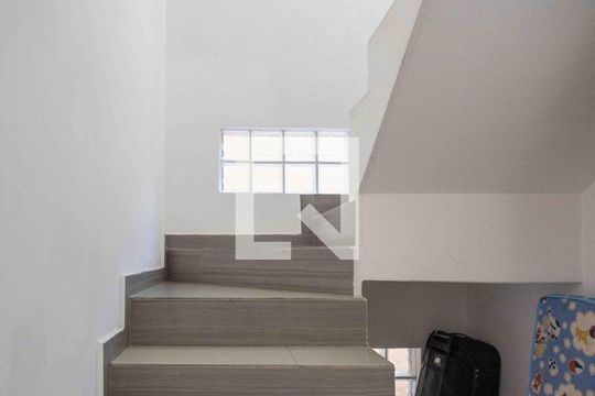 Escada de casa à venda com 3 quartos, 300m² em Conceição, Diadema