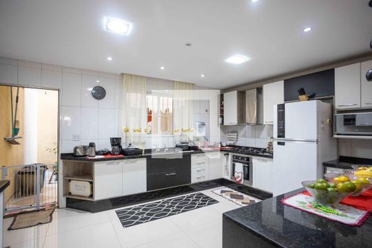 Cozinha de casa à venda com 3 quartos, 300m² em Conceição, Diadema
