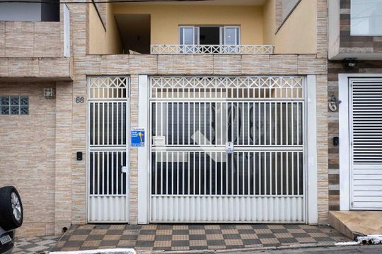 Fachada de casa à venda com 3 quartos, 300m² em Conceição, Diadema