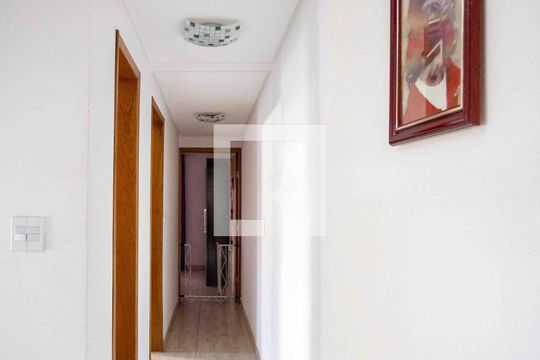 Corredor de casa à venda com 3 quartos, 300m² em Conceição, Diadema