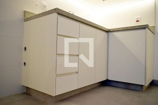 Cozinha de apartamento para alugar com 2 quartos, 150m² em Cerqueira César, São Paulo