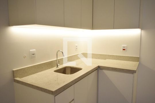 Cozinha de apartamento para alugar com 2 quartos, 150m² em Cerqueira César, São Paulo