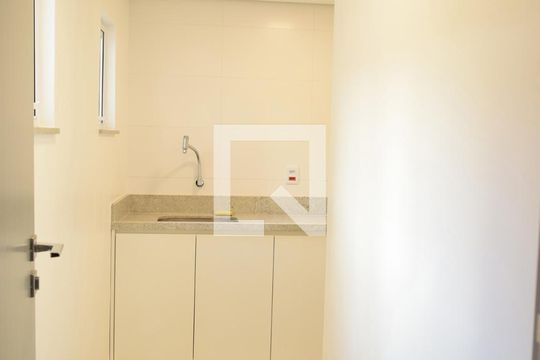 Área de Serviço de apartamento para alugar com 2 quartos, 150m² em Cerqueira César, São Paulo