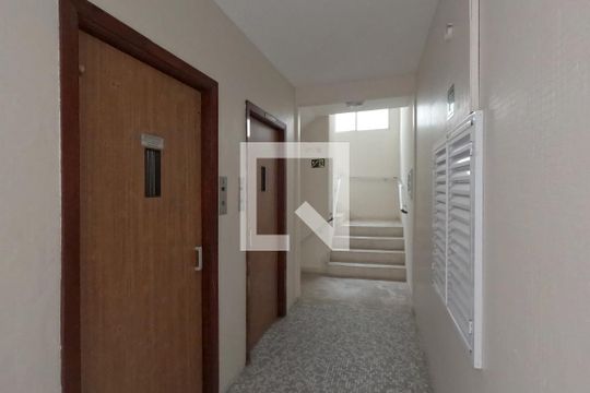 Área Comum - Elevadpores de apartamento para alugar com 1 quarto, 73m² em Aparecida, Santos