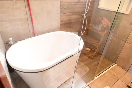 Banheiro do quarto 1  de apartamento para alugar com 8 quartos, 640m² em Real, Praia Grande