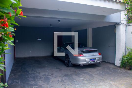 Garagem de casa à venda com 5 quartos, 615m² em Caxingui, São Paulo