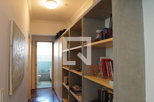 Corredor de apartamento à venda com 2 quartos, 76m² em Pinheiros, São Paulo