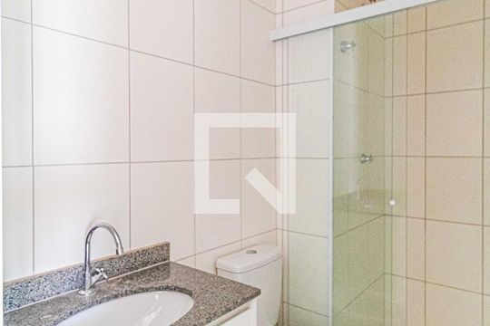 Banheiro de apartamento para alugar com 2 quartos, 39m² em Vila Sônia, São Paulo