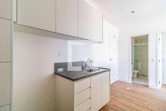 Cozinha de apartamento para alugar com 2 quartos, 39m² em Vila Sônia, São Paulo