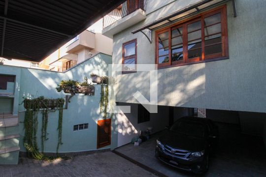 Fachada de casa de condomínio à venda com 4 quartos, 300m² em Jardim das Vertentes, São Paulo