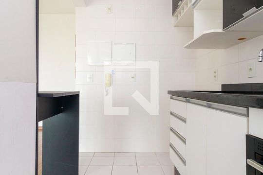 Cozinha de apartamento para alugar com 1 quarto, 47m² em Jardim Aeroporto, São Paulo