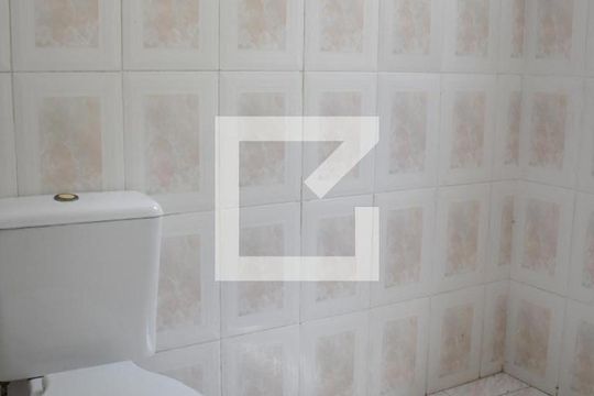 Banheiro de casa para alugar com 1 quarto, 40m² em Vila Invernada, São Paulo