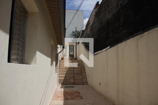 Área externa de casa para alugar com 1 quarto, 40m² em Vila Invernada, São Paulo
