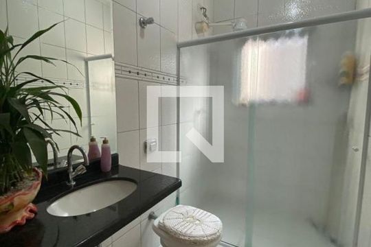 Casa à venda com 4 quartos, 200m² em Vila Nhocuné, São Paulo