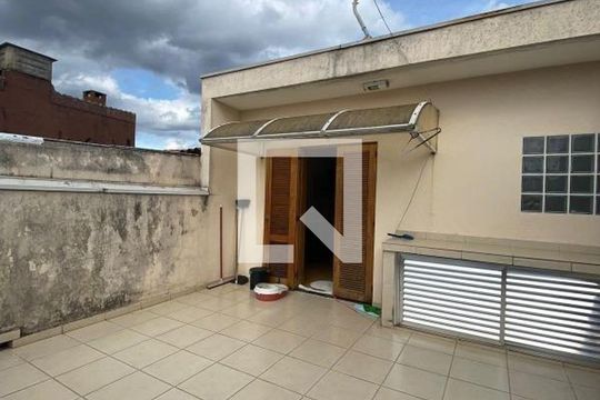 Casa à venda com 4 quartos, 200m² em Vila Nhocuné, São Paulo