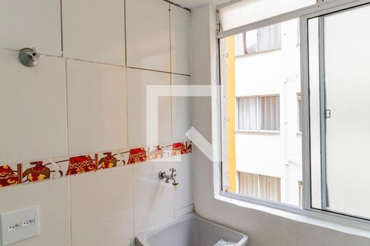 Área de Serviço de apartamento para alugar com 2 quartos, 48m² em Vila Carmosina, São Paulo