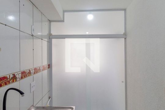 Cozinha de apartamento para alugar com 2 quartos, 48m² em Vila Carmosina, São Paulo