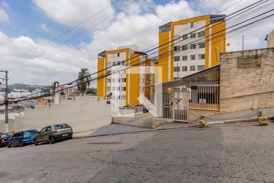 Fachada de apartamento para alugar com 2 quartos, 48m² em Vila Carmosina, São Paulo