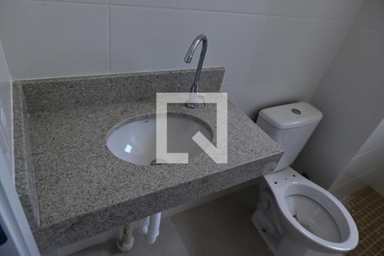 Banheiro 2 de apartamento para alugar com 2 quartos, 66m² em Canto do Forte, Praia Grande