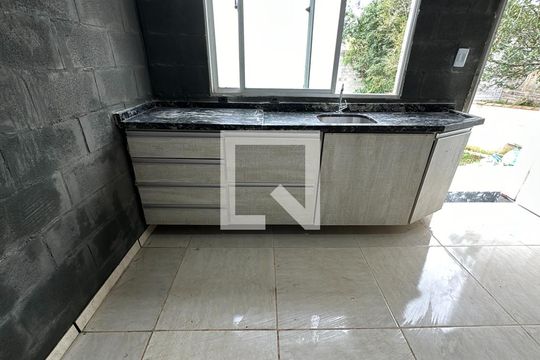 Cozinha de kitnet/studio para alugar com 1 quarto, 27m² em Pilarzinho, Curitiba