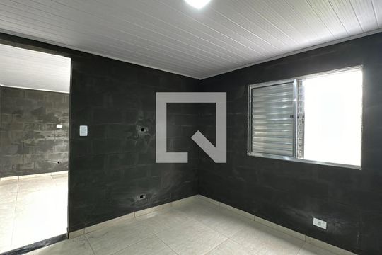 Sala de kitnet/studio para alugar com 1 quarto, 27m² em Pilarzinho, Curitiba