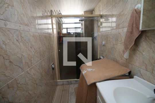 Banheiro de apartamento à venda com 2 quartos, 48m² em Olaria, Rio de Janeiro
