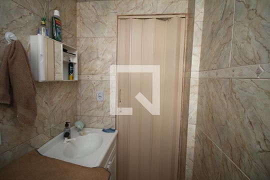 Banheiro de apartamento à venda com 2 quartos, 48m² em Olaria, Rio de Janeiro
