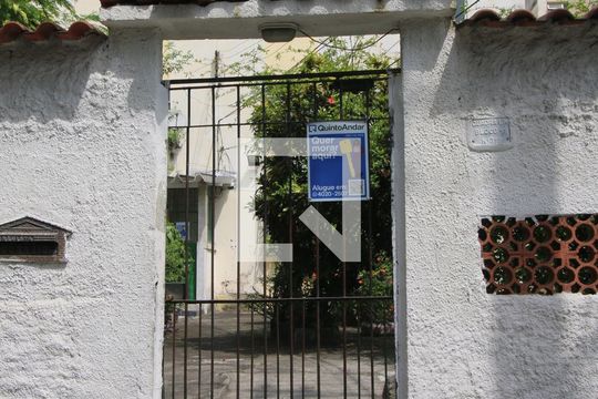 Placa de apartamento à venda com 2 quartos, 48m² em Olaria, Rio de Janeiro