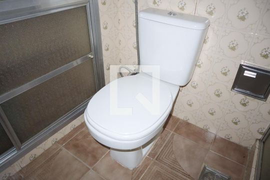 Banheiro de apartamento à venda com 2 quartos, 100m² em Centro, Niterói