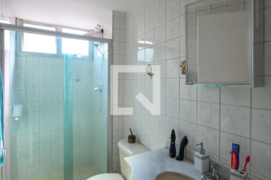 Banheiro de apartamento para alugar com 2 quartos, 56m² em Jardim Celeste, São Paulo