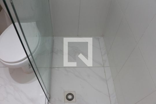 Banheiro de kitnet/studio para alugar com 1 quarto, 30m² em Vila Esperança, São Paulo