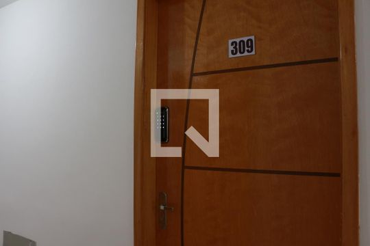 Entrada de kitnet/studio para alugar com 1 quarto, 30m² em Vila Esperança, São Paulo