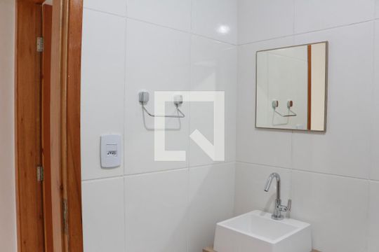 Banheiro de kitnet/studio para alugar com 1 quarto, 30m² em Vila Esperança, São Paulo