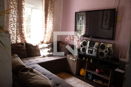 Sala - casa dos fundos de casa para alugar com 5 quartos, 360m² em Jardim Vitória, Belo Horizonte