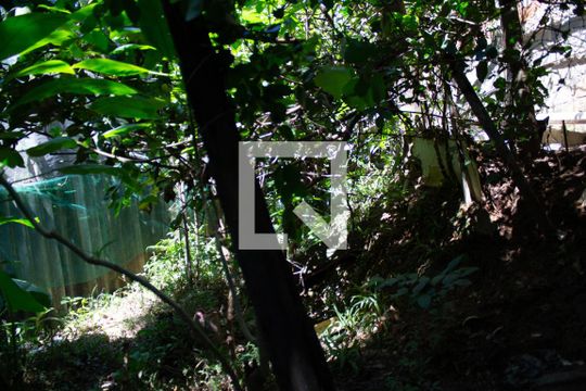 Área verde de casa para alugar com 5 quartos, 360m² em Jardim Vitória, Belo Horizonte