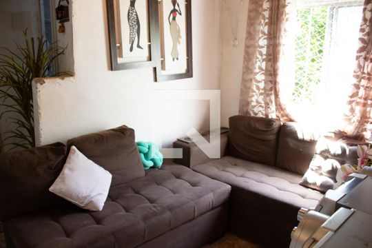 Sala - casa dos fundos de casa para alugar com 5 quartos, 360m² em Jardim Vitória, Belo Horizonte