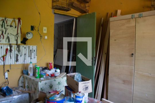Quarto de serviços de casa para alugar com 5 quartos, 360m² em Jardim Vitória, Belo Horizonte
