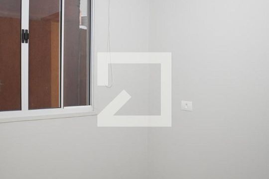 Quarto 2 de casa para alugar com 2 quartos, 60m² em Santa Cândida, Curitiba