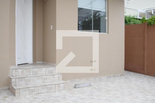 Quintal de casa para alugar com 2 quartos, 60m² em Santa Cândida, Curitiba