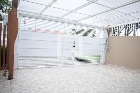 Quintal de casa para alugar com 2 quartos, 60m² em Santa Cândida, Curitiba