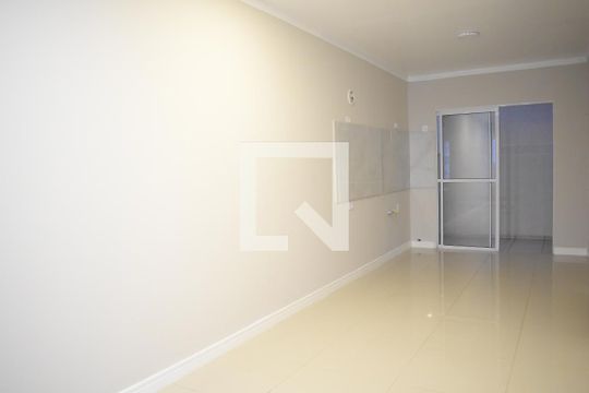 Casa para alugar com 2 quartos, 60m² em Santa Cândida, Curitiba