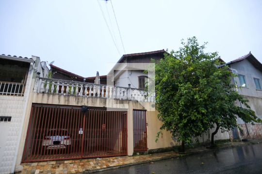 Fachada de casa à venda com 4 quartos, 250m² em Santa Tereza, Belo Horizonte